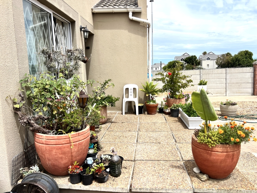 To Let 2 Bedroom Property for Rent in Sunningdale Western Cape